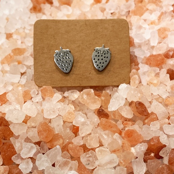 New “You are the straw to my berry” Earrings - Picture 3 of 3